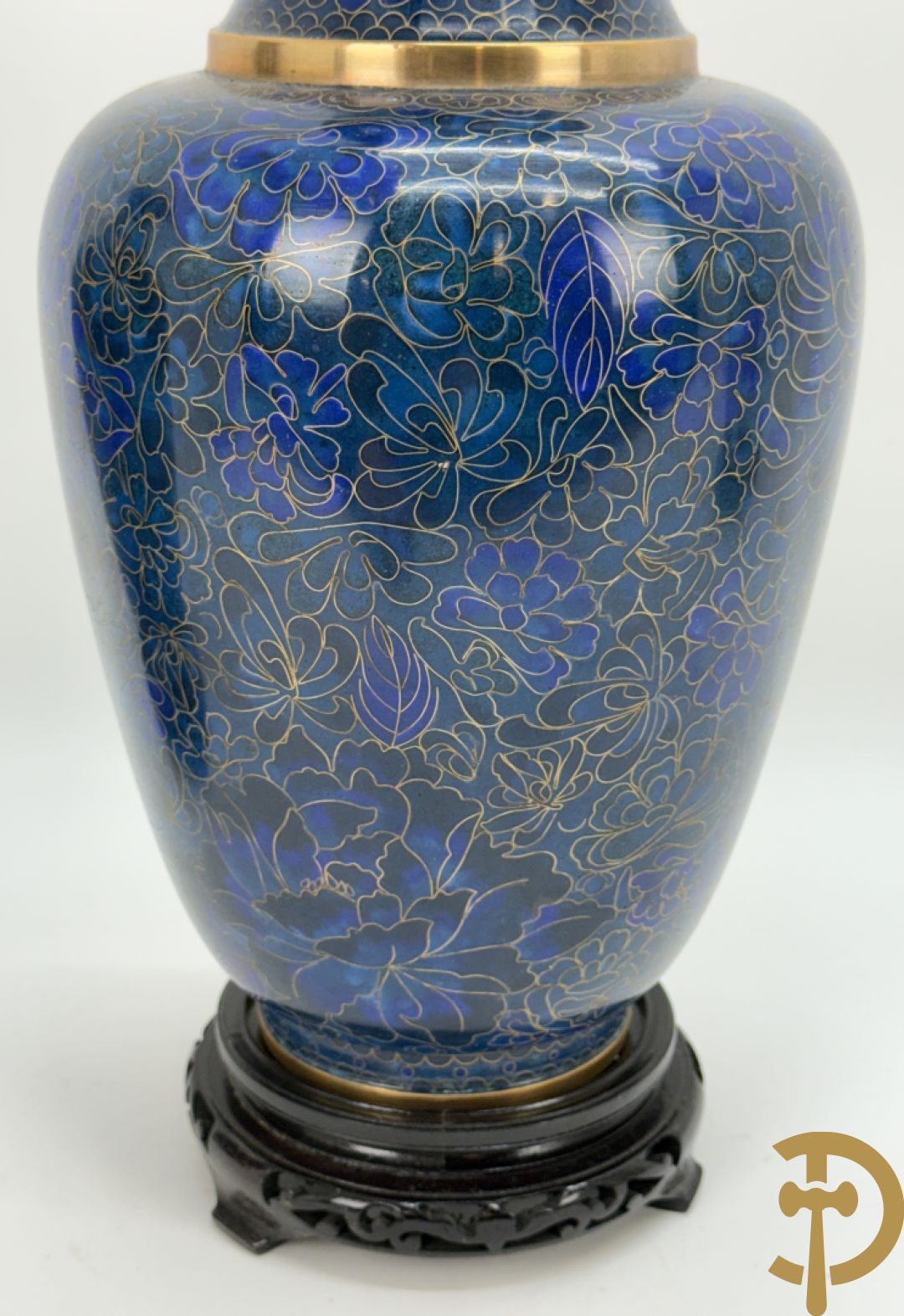 Paar blauwe cloisoné vazen met bloemendecor