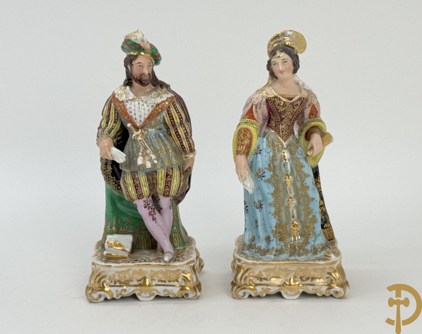 Paar 19e porseleinen Vieux Paris beeldjes van edelheer en edelvrouw