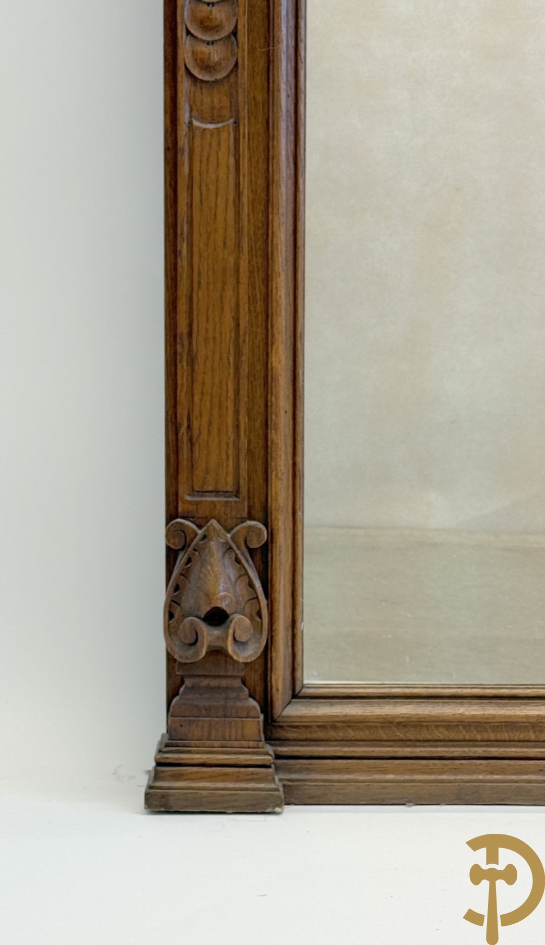 Massief eiken spiegel met knorrenlijst, hermen en Neo Renaissance sculptuur