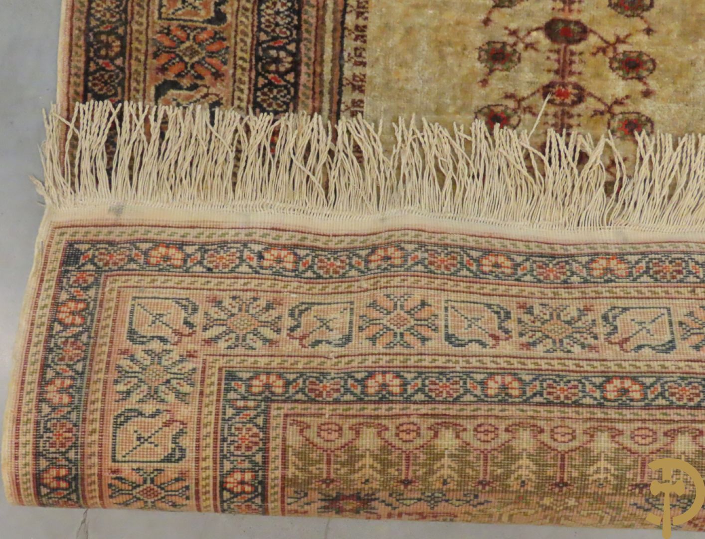 Oosters handgeknoopt zijden tapijt