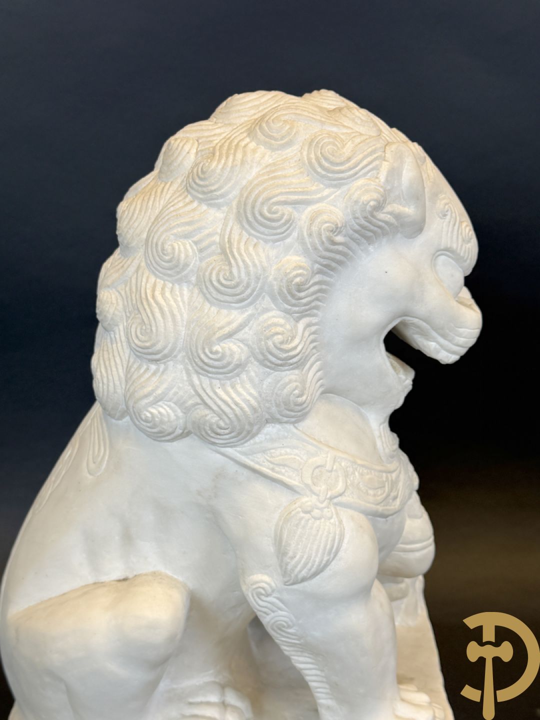 Paar handgesculpteerde marmeren fo-honden