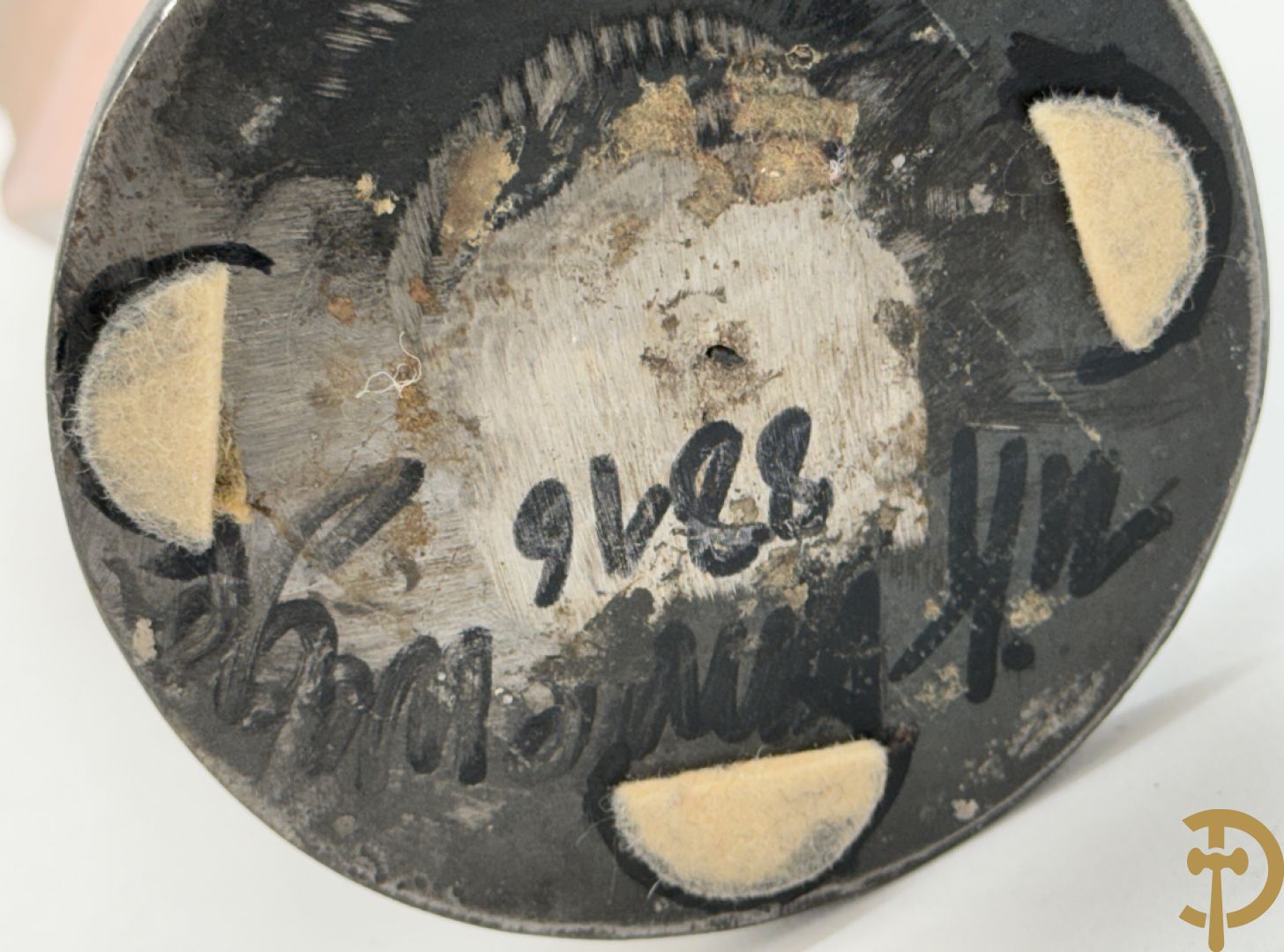 VANDEWEGE Rik getekend onderaan 8816 en 8817 - Twee moderne keramieken abstracte figuren