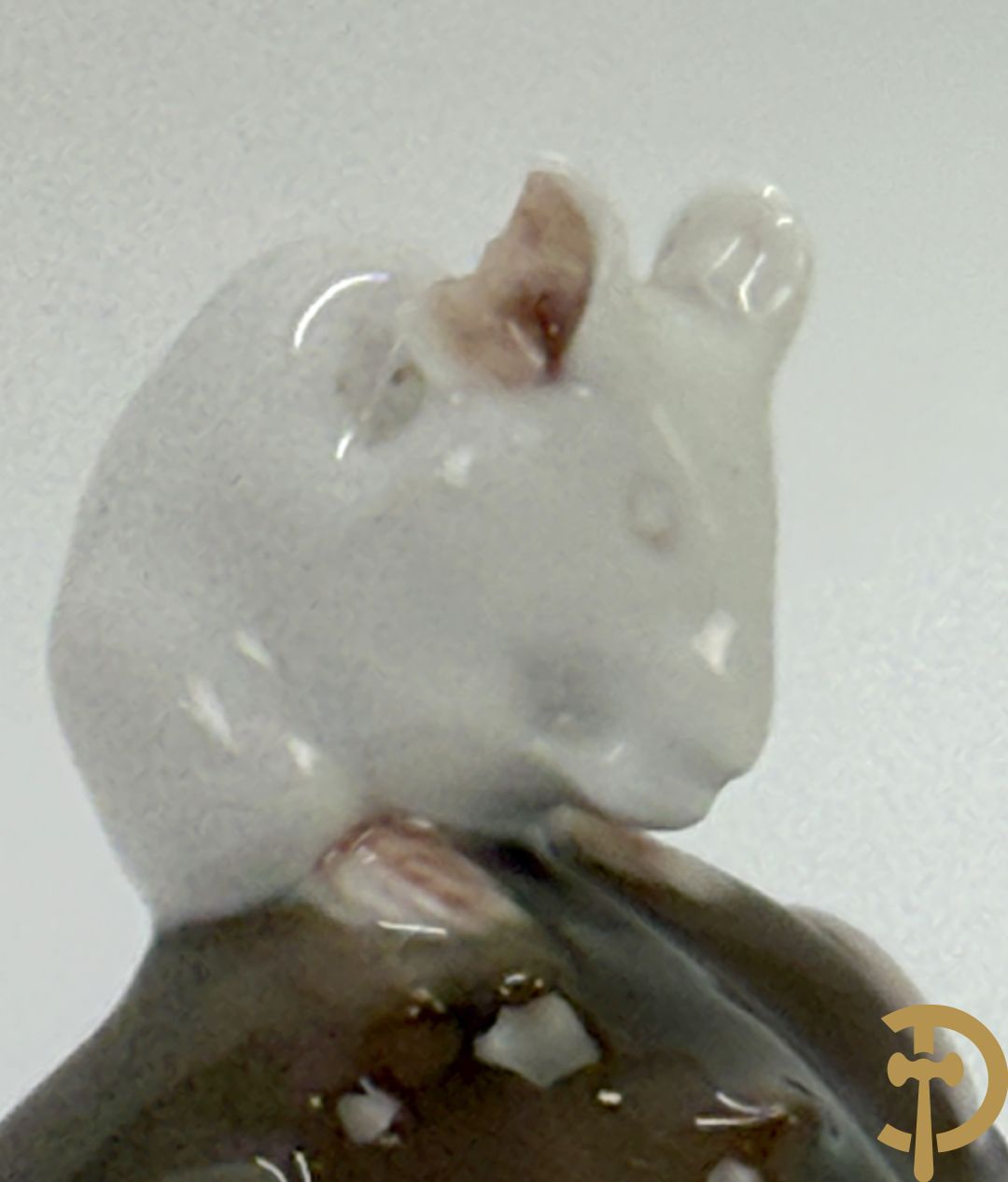 Reeks biscuitbeelden in Royal Copenhagen o.a. saterfiguur met bok, vogeltjes, hond, muis, ijsbeer, schaaltje