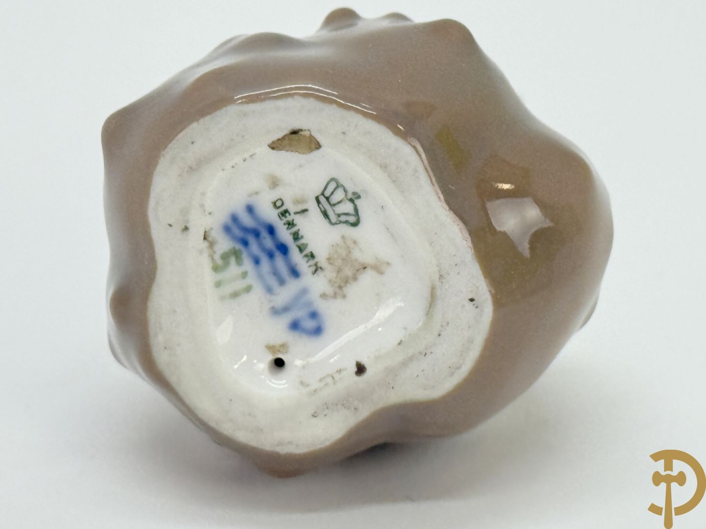 Reeks biscuitbeelden in Royal Copenhagen o.a. saterfiguur met bok, vogeltjes, hond, muis, ijsbeer, schaaltje