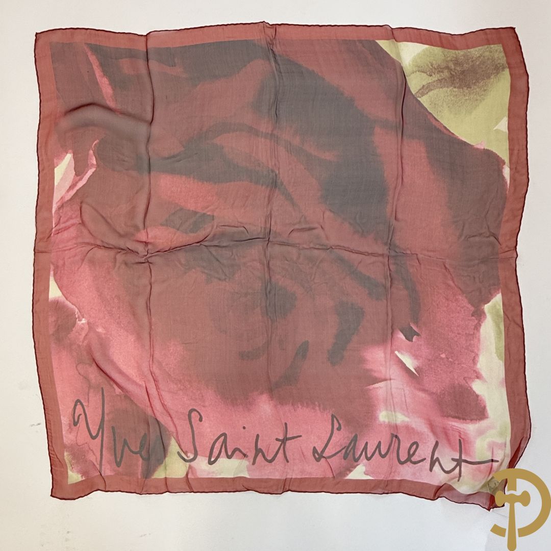 Vier foulards Yves Saint Laurent (nooit gedragen komt uit winkel restant)