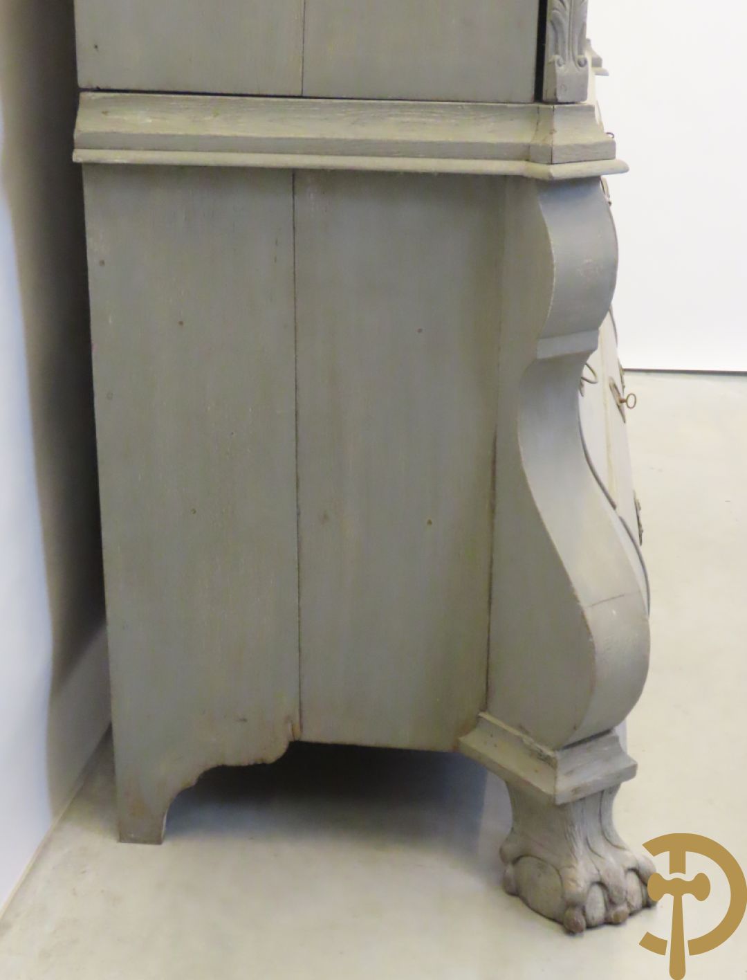 Hollands eiken beschilderd kabinet met 2 deuren bovenaan en 3 lades onderaan