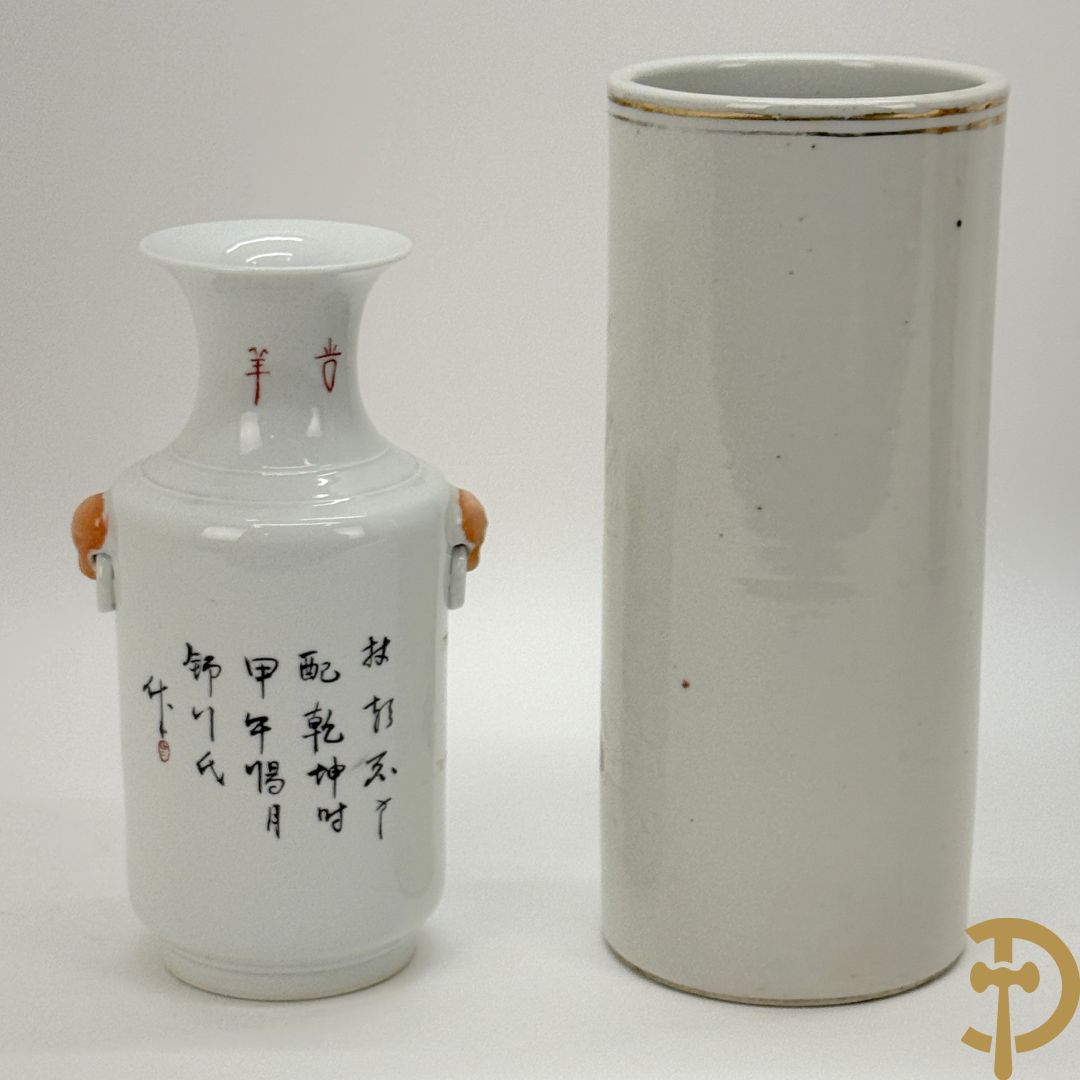 Chinees porseleinen vaasje met wijsgerendecor + Chinese porseleinen rolvaas met decor van ezel in berglandschap