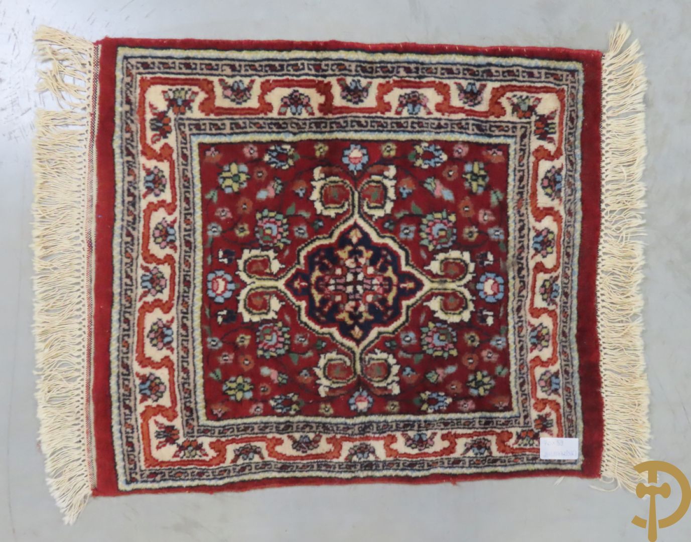 Zes oosterse handgeknoopte tapijten w.o. 2 Bouchara, Hamadan en 2 voettapijtjes