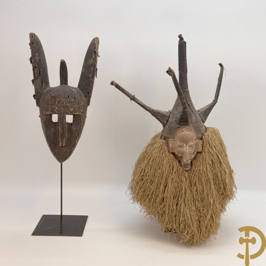 Twee Afrikaanse maskers : Bambara, rabbit masker + Yaka Nigeria masker