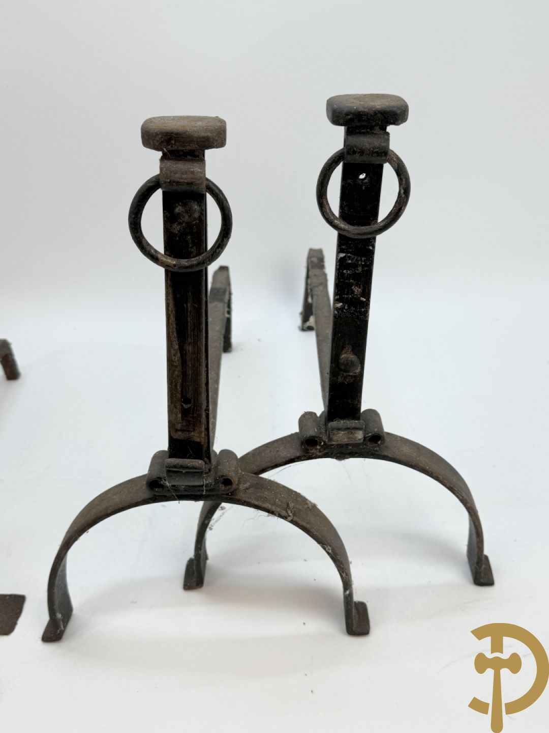Twee paar 19e gietijzeren chenets