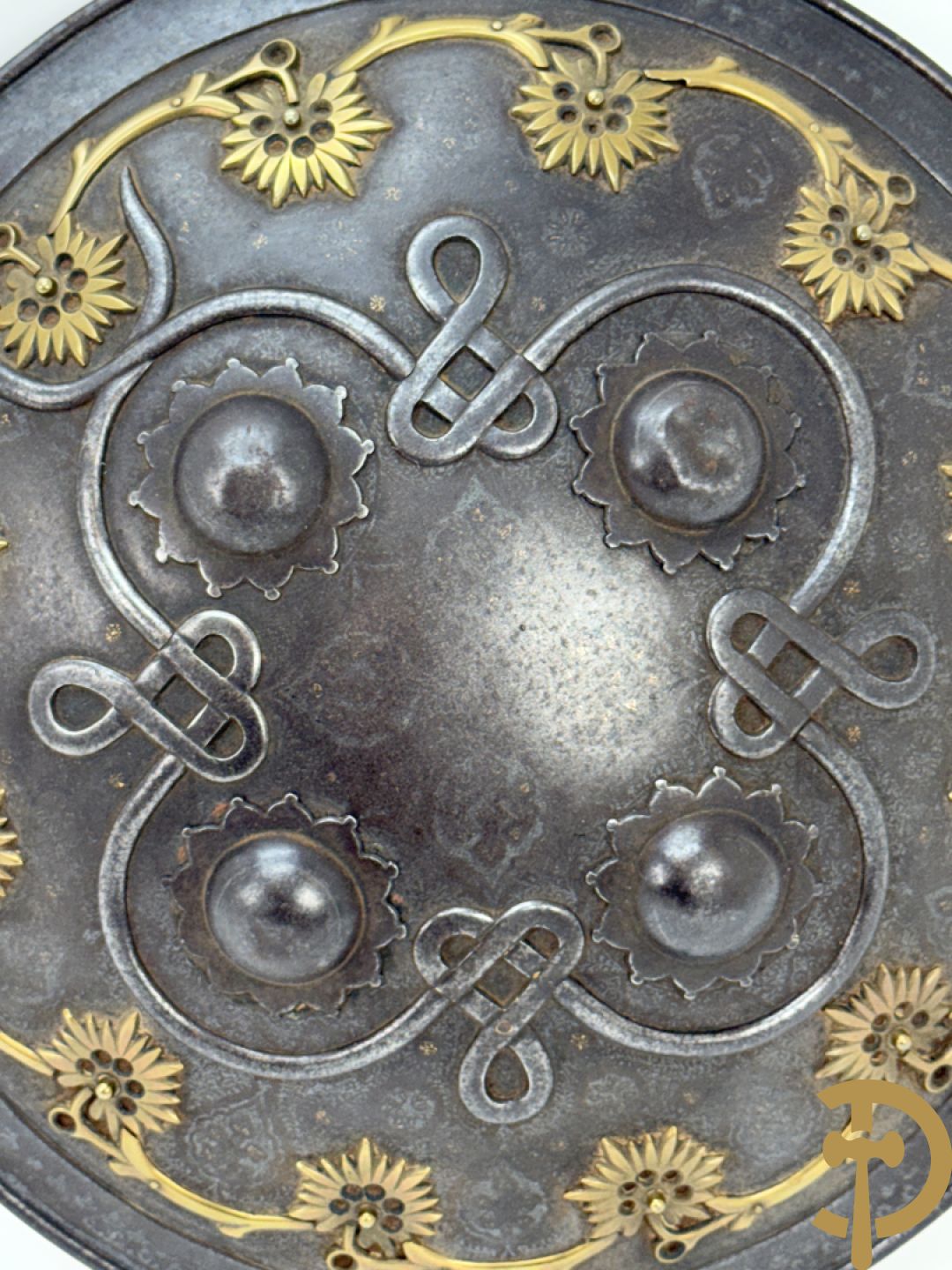 Bewerkt ijzeren Indo-Perzisch Dhal-Separ schild, 19e