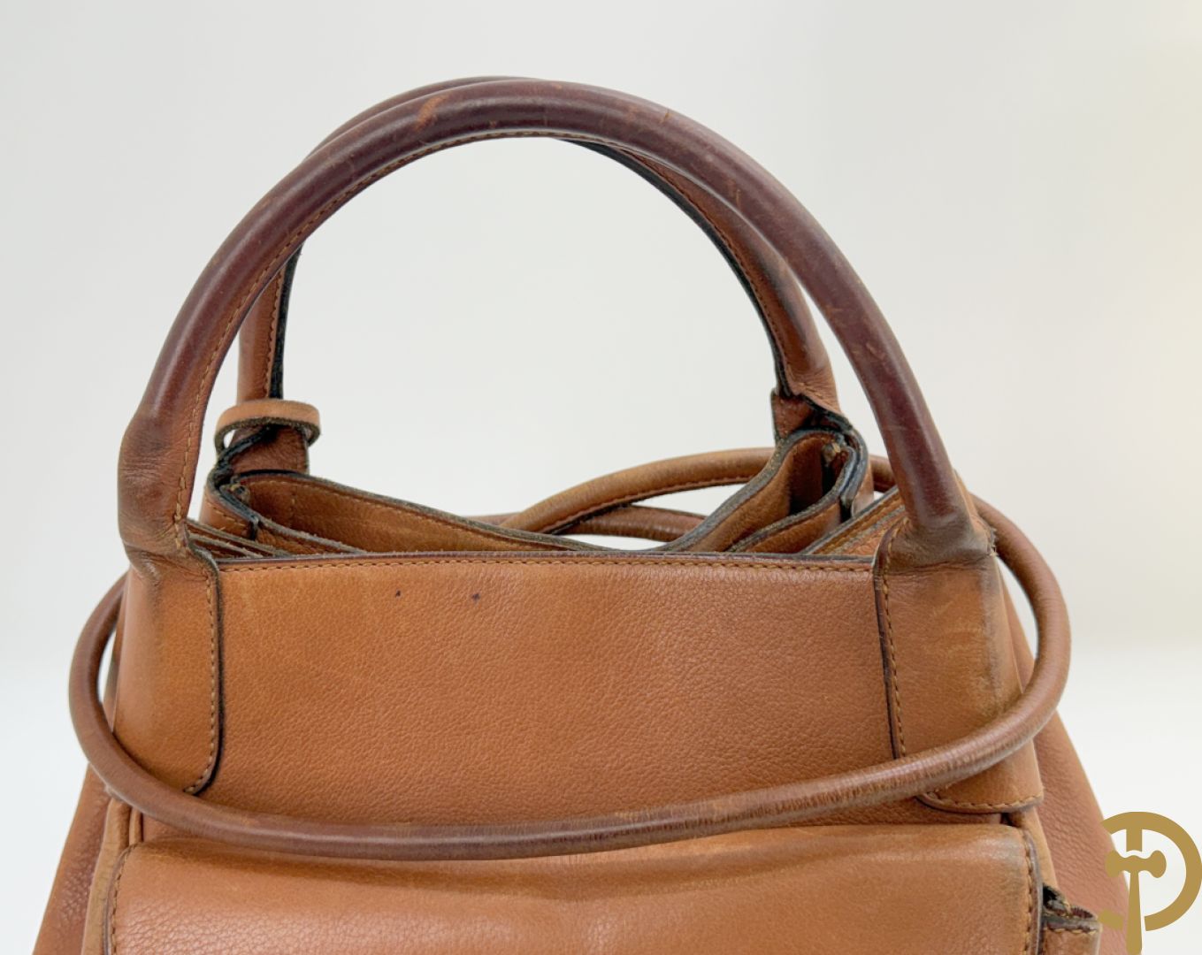 Bruin lederen handtas Delvaux + cognac lederen schoudertas Equivoque Delvaux