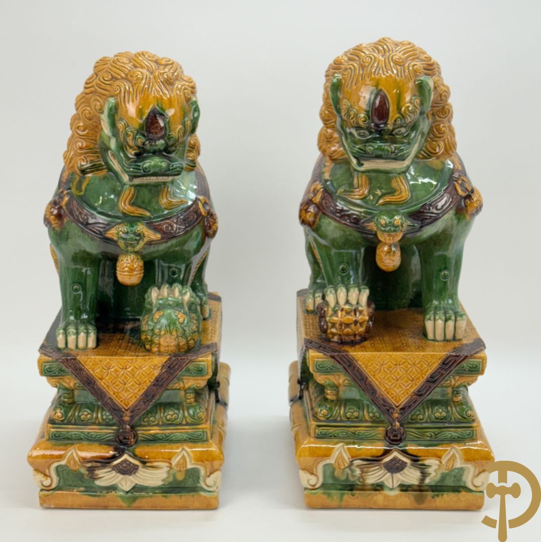 Paar Aziatische geglazuurde Aziatische fo-honden