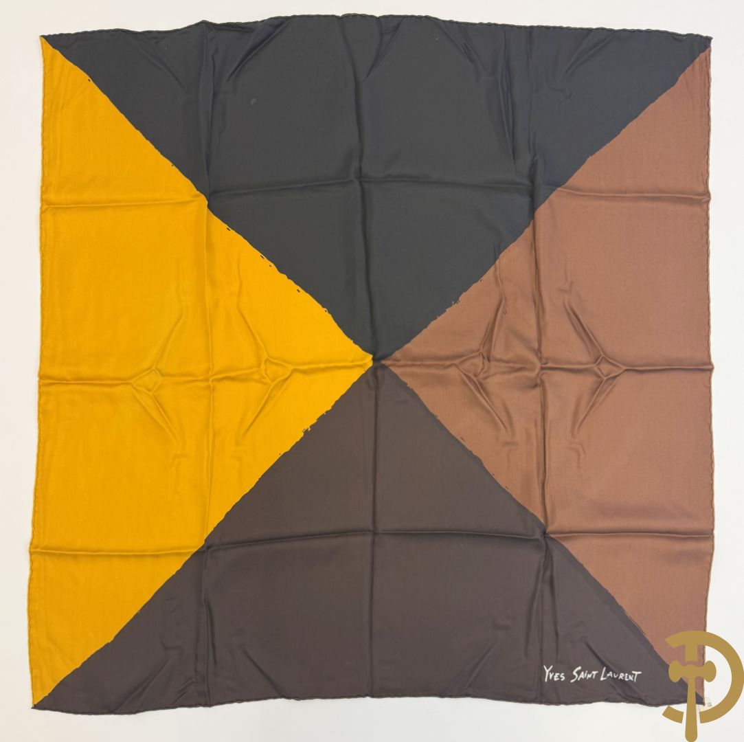 Vier foulards Yves Saint Laurent (nooit gedragen komt uit winkel restant)