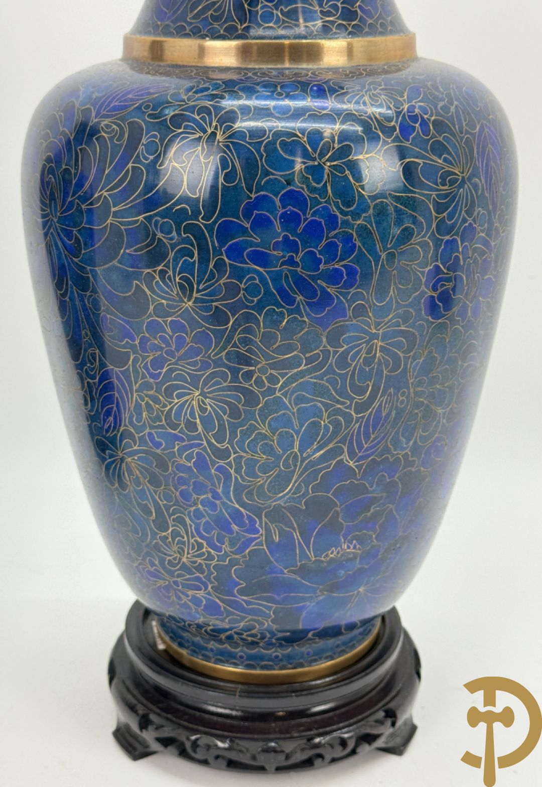 Paar blauwe cloisoné vazen met bloemendecor