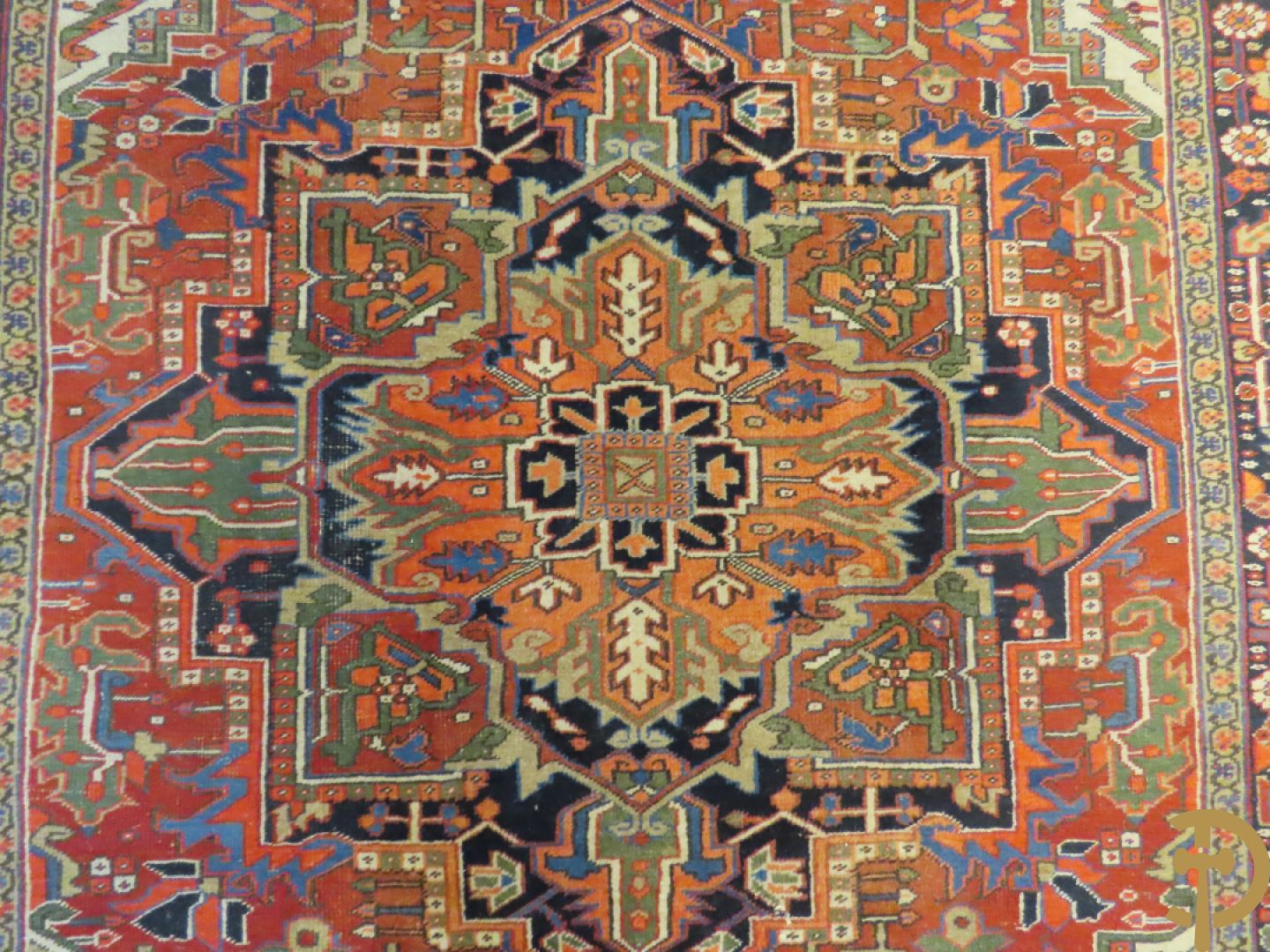 Antiek oosters handgeknoopt tapijt heriz