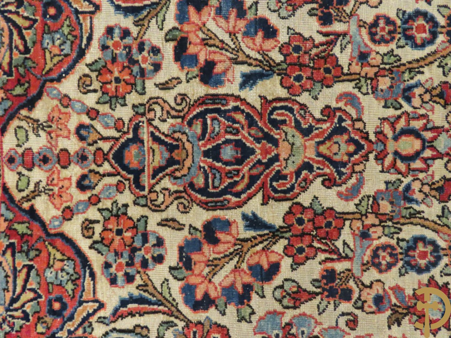 Oosters handgeknoopt tapijt Tabriz met amfoor, bloemen en levensboom