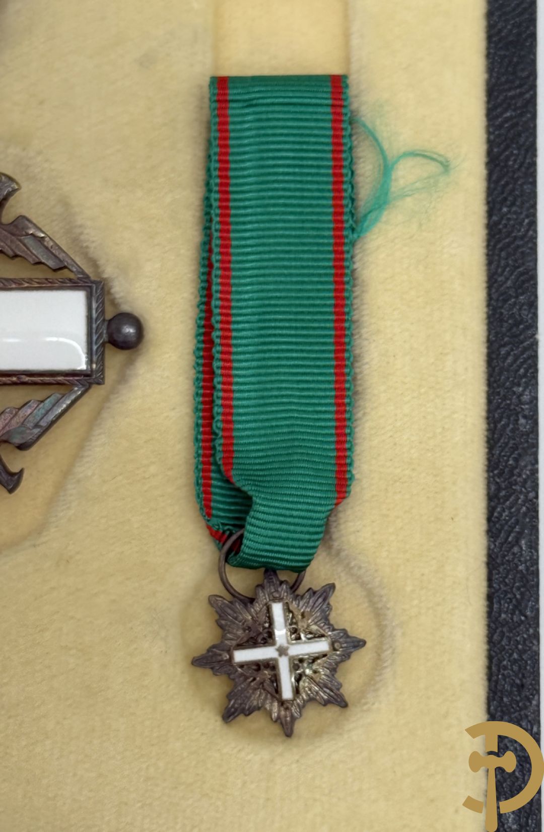 Schrijn met borstster, 2 kleine eretekens en ereteken met lint - Ordine al Merito della repubblica Italiana