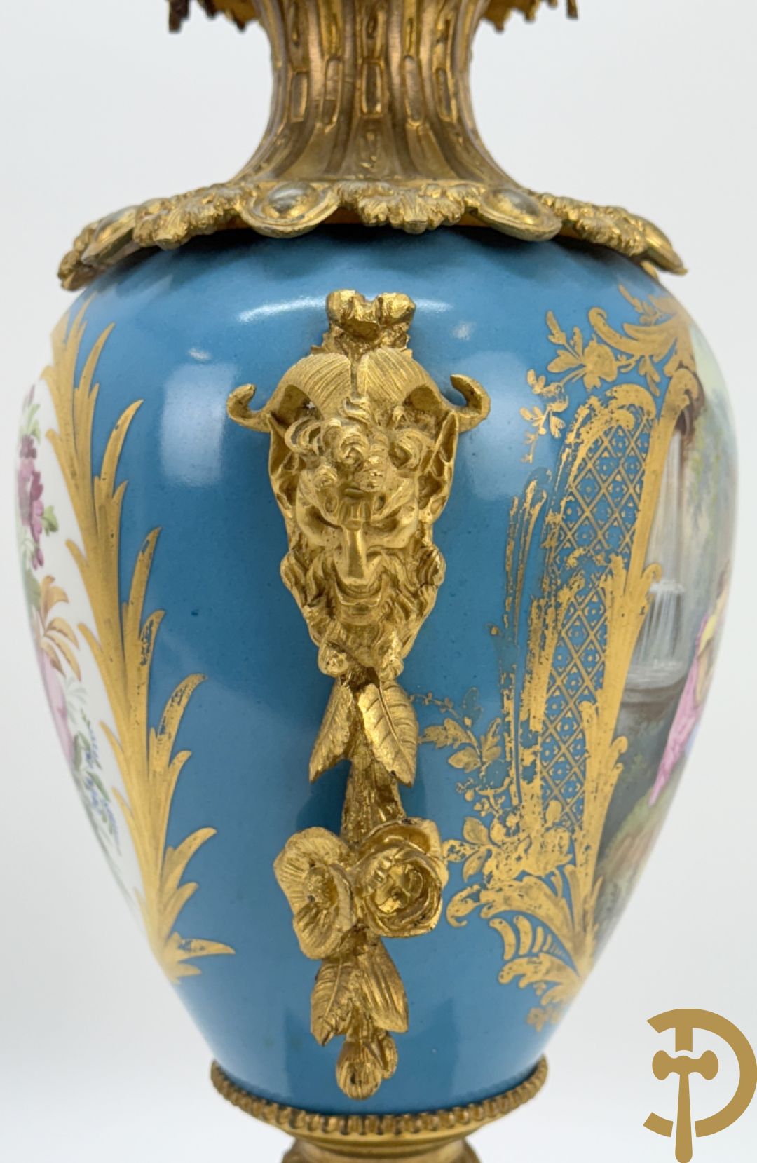 Driedelige bronzen Franse garnituur bezet met cupido