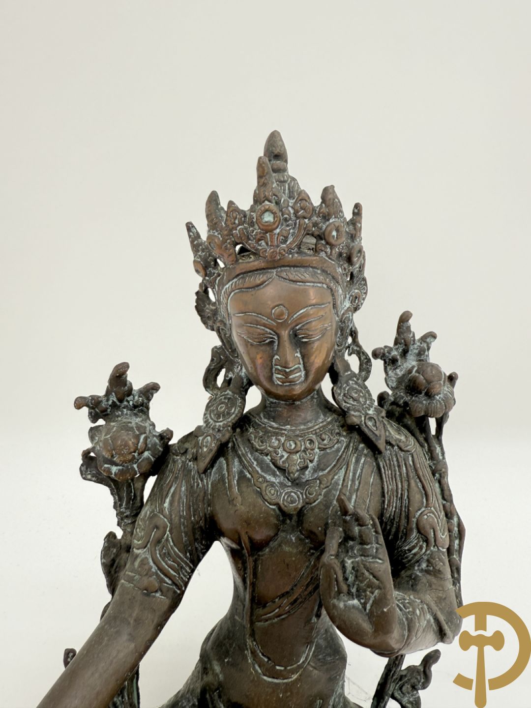 Bronzen dansende shiva + zittende bronzen boedhistische figuur + zittende boedhistische man met mand in zamak + bronzen boedhistisch boedhahoofd + bronzen shiva met 4 armen