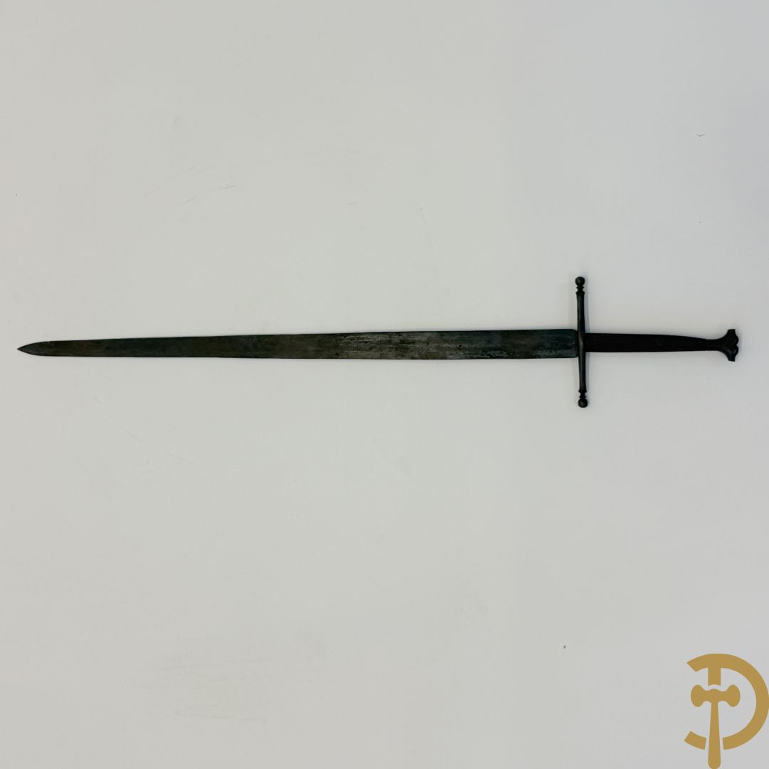 Ijzeren gesmeed zwaard