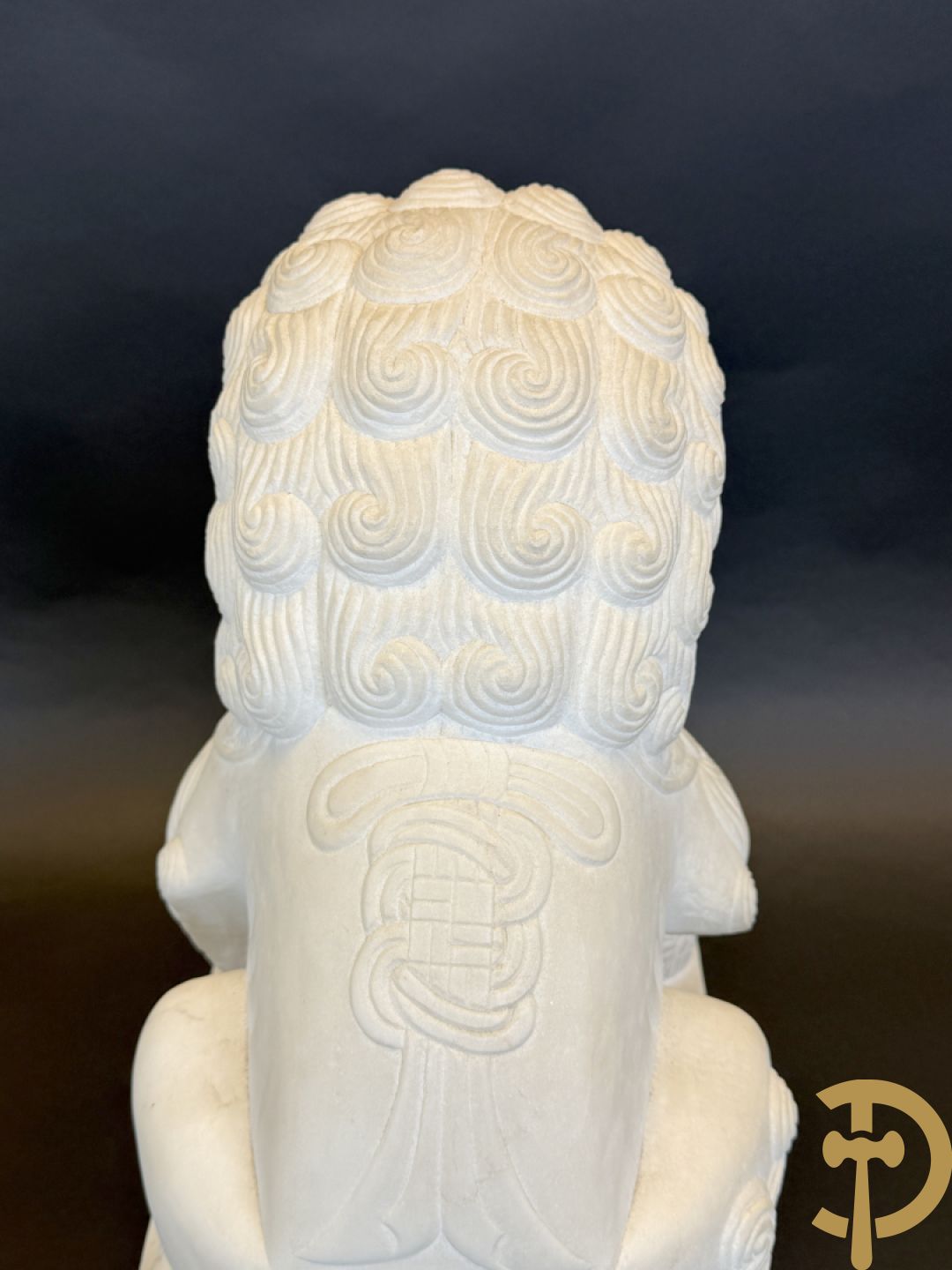 Paar handgesculpteerde marmeren fo-honden