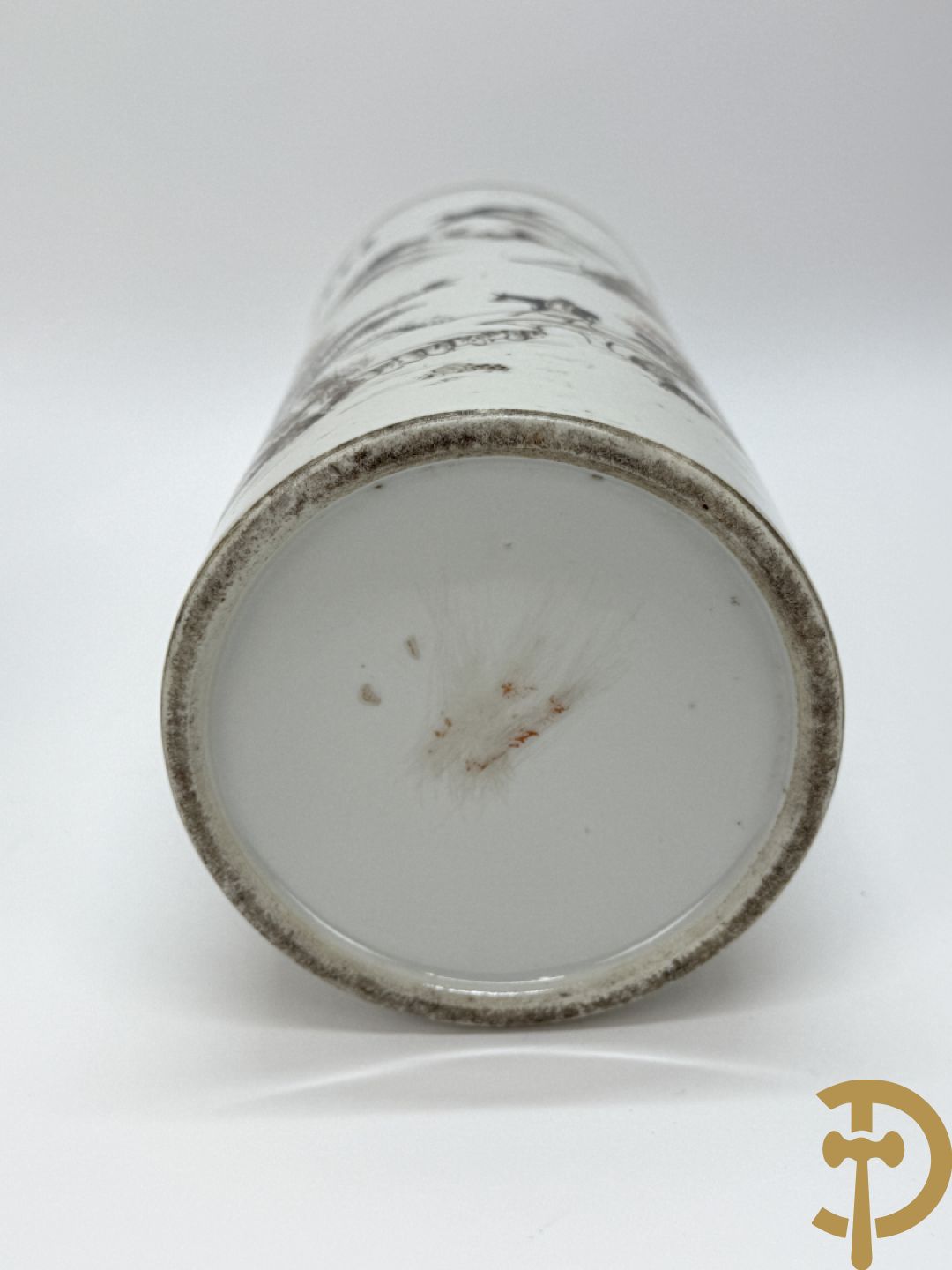 Chinees porseleinen vaasje met wijsgerendecor + Chinese porseleinen rolvaas met decor van ezel in berglandschap