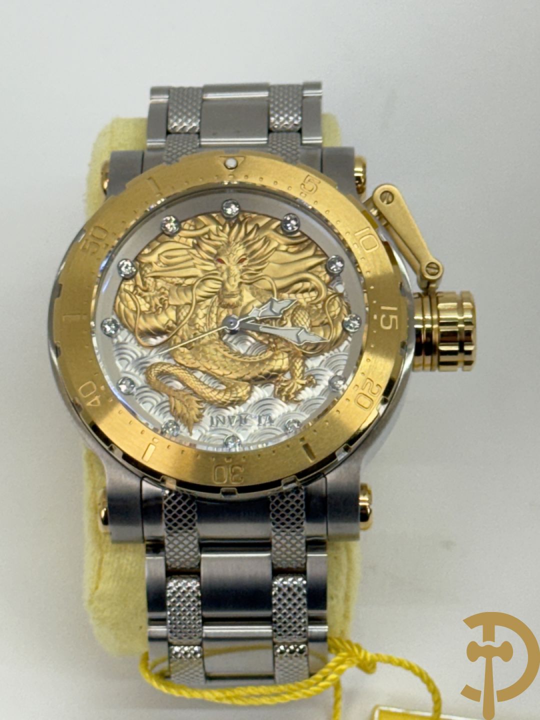 Collectors herenuurwerk, Invicta, bezet met drakendecor, met bijhorende box