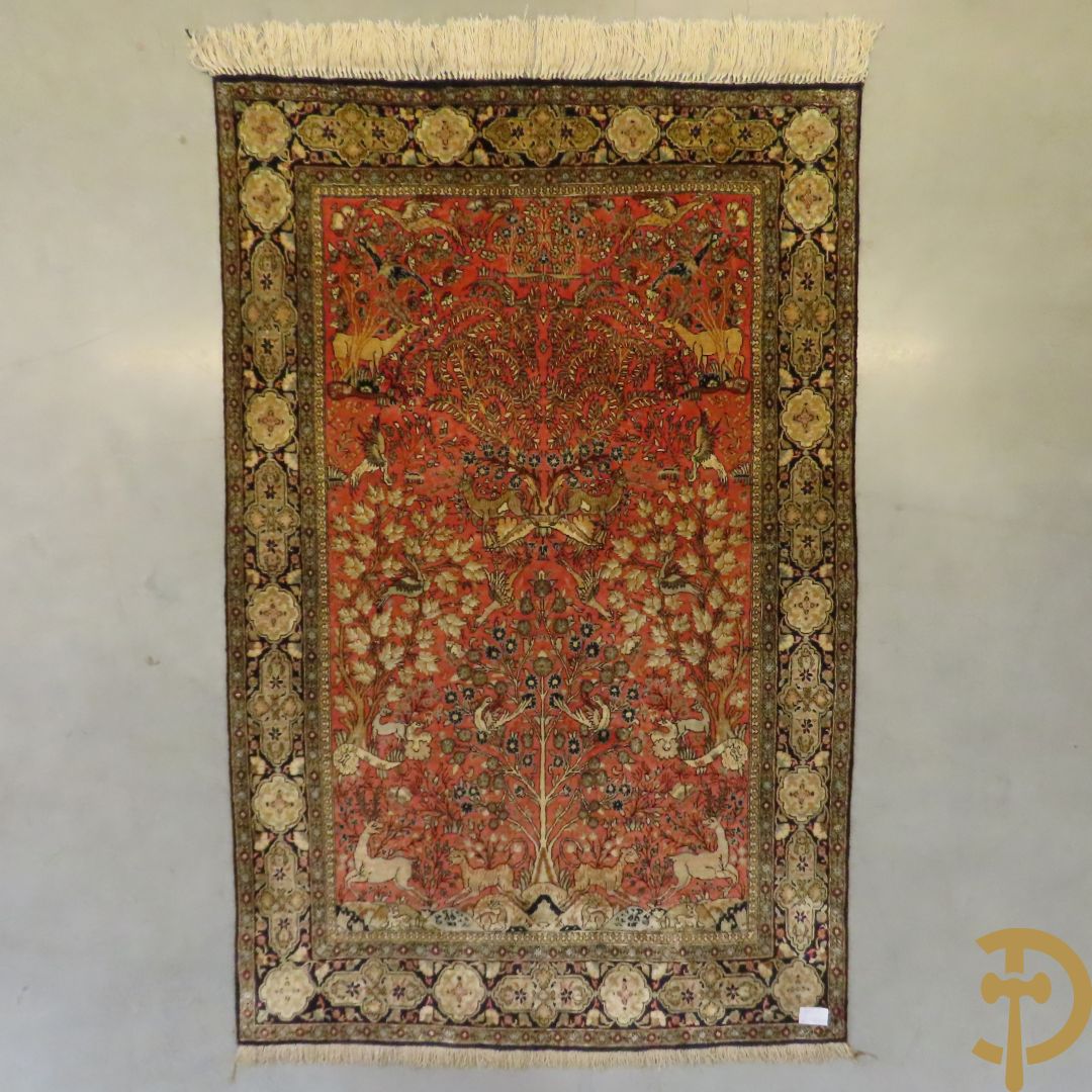 Oosters handgeknoopt tapijt zijde op katoen met dierenmotieven en levensboom