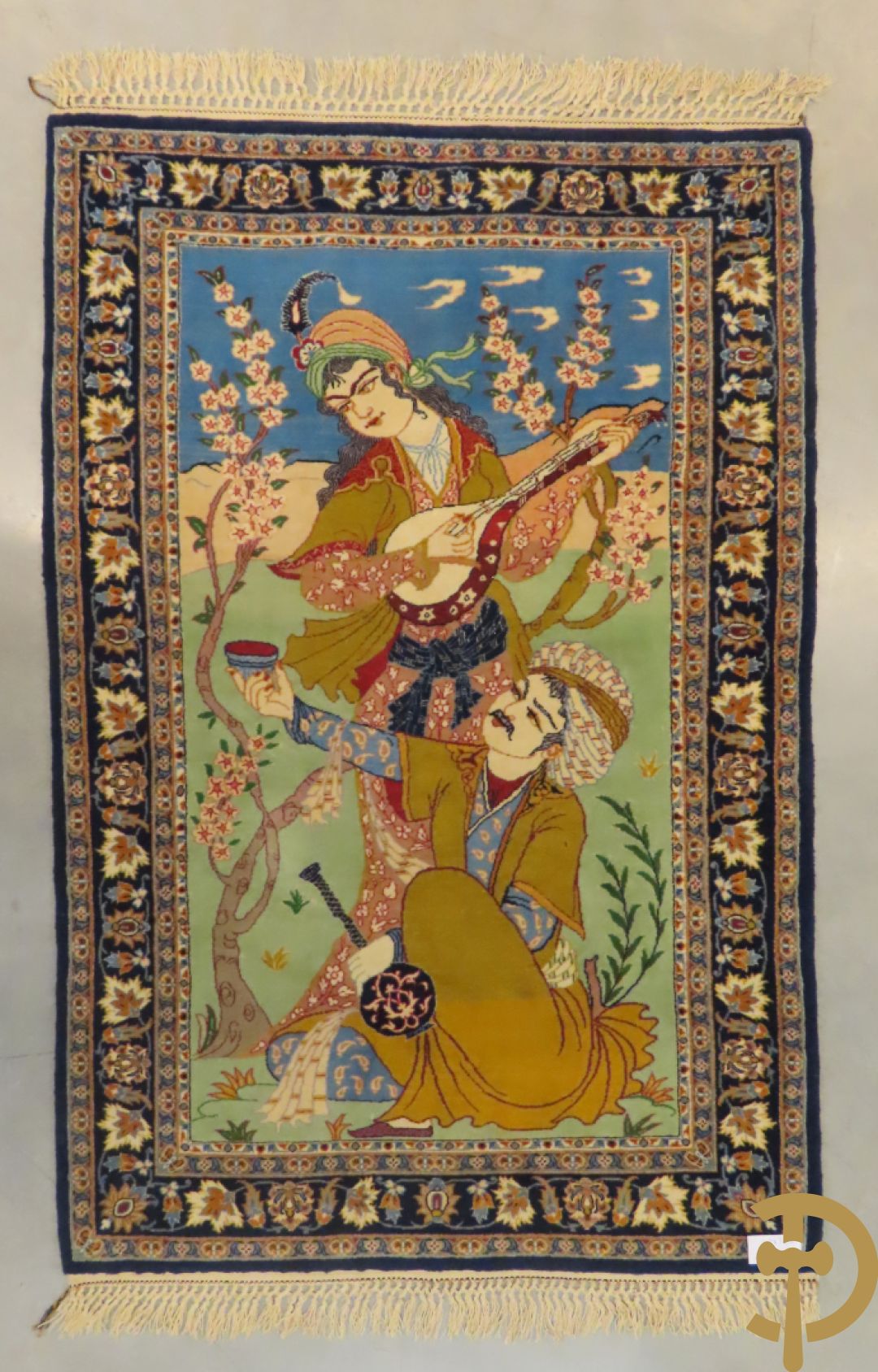 Perzisch handgeknoopt geïllustreerd tapijt met decor van musicerende dame en drinkende man