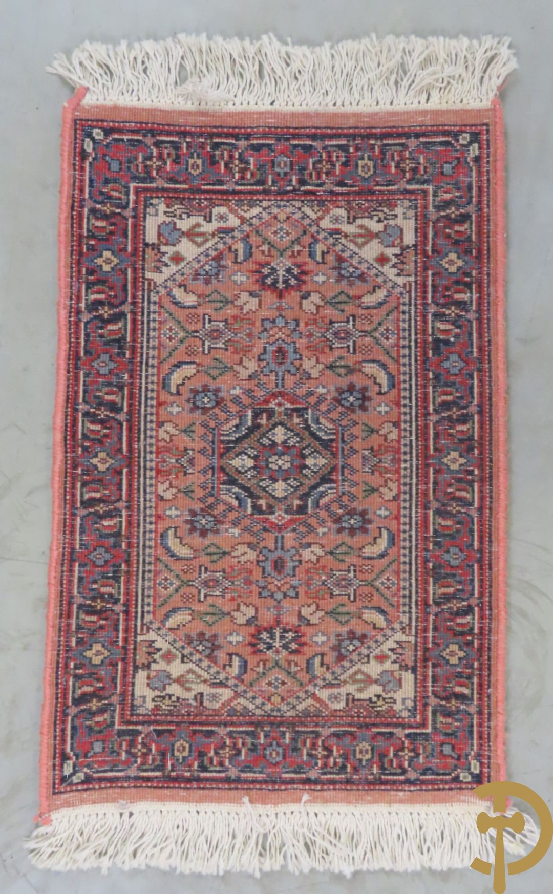 Zes oosterse handgeknoopte tapijten w.o. 2 Bouchara, Hamadan en 2 voettapijtjes