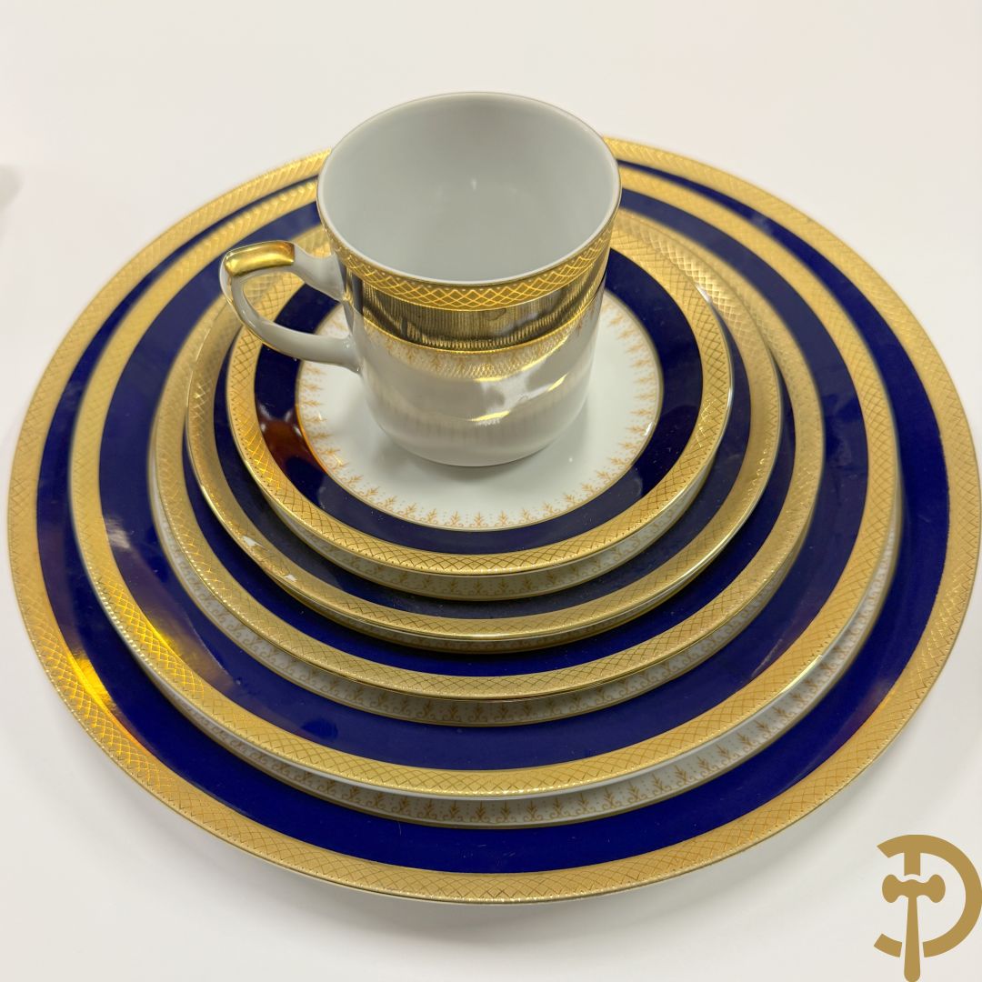 Wit porseleinen servies met vergulde rand, Eschenbach Germany + porseleinen servies met blauwe rand, Winterling Kirchenlamitz Bavaria