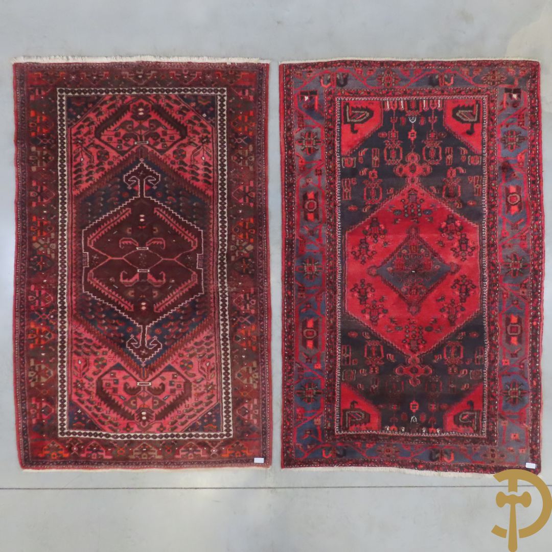 Twee oosterse handgeknoopte tapijten Hamadan