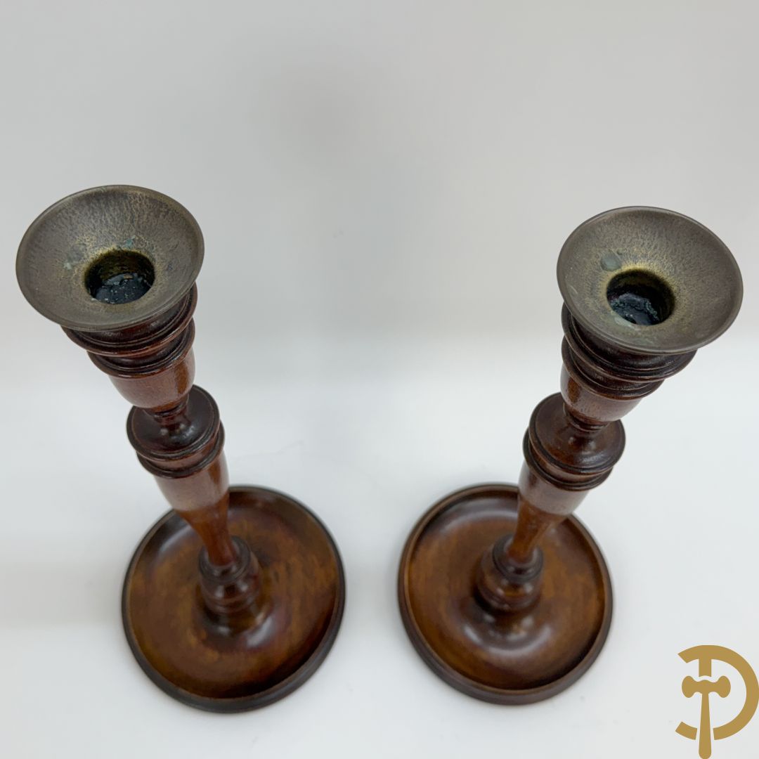 Paar houten lampadaires + paar houten ballusterkandelaars