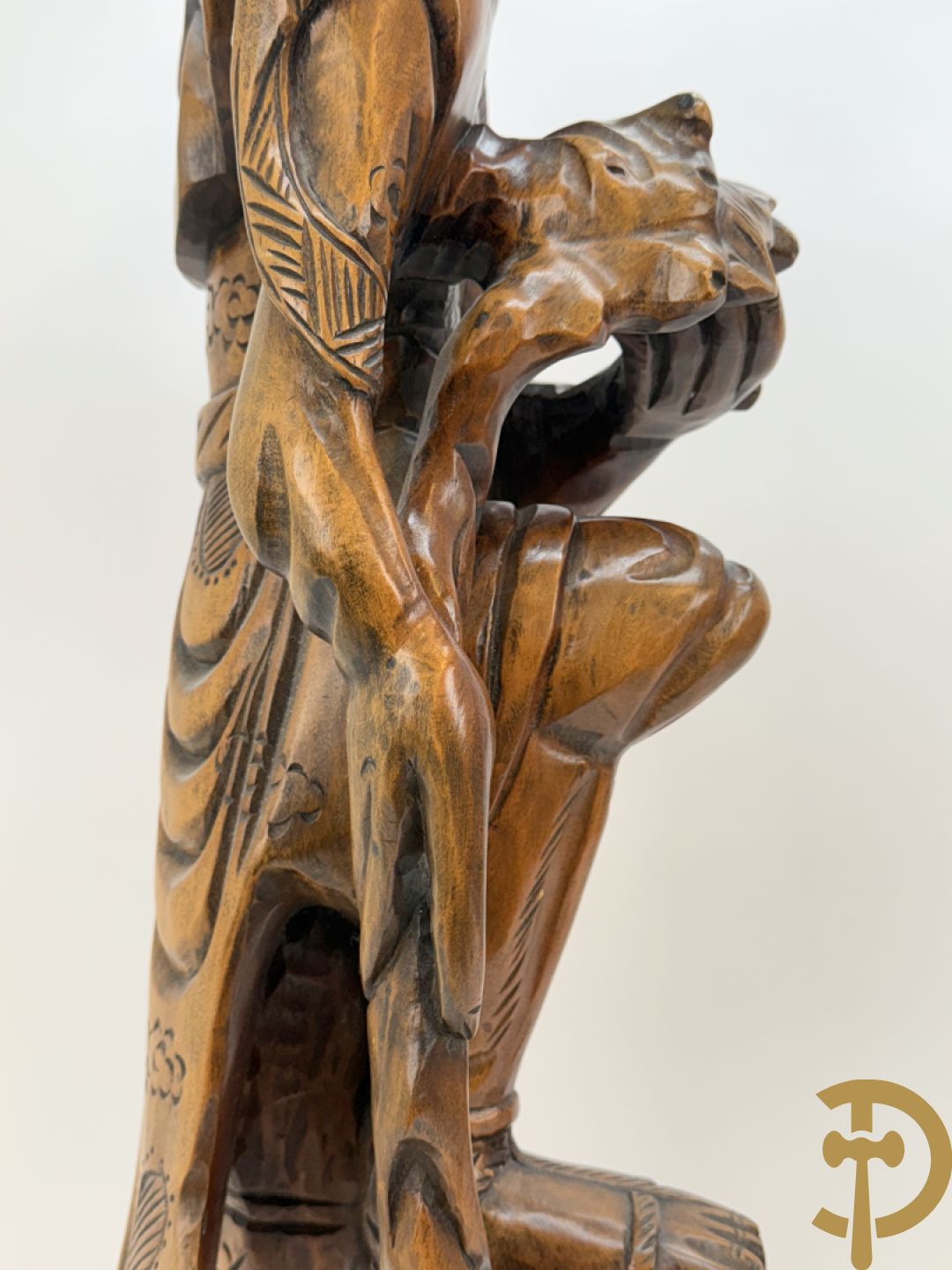 Aziatische houtsculptuur Guanying met 2 oosterse figuren + Oosterse man met baard