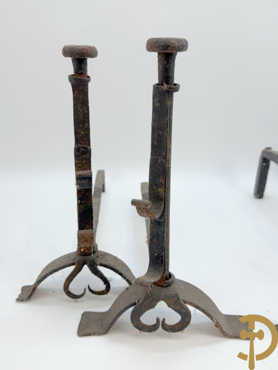 Twee paar 19e gietijzeren chenets