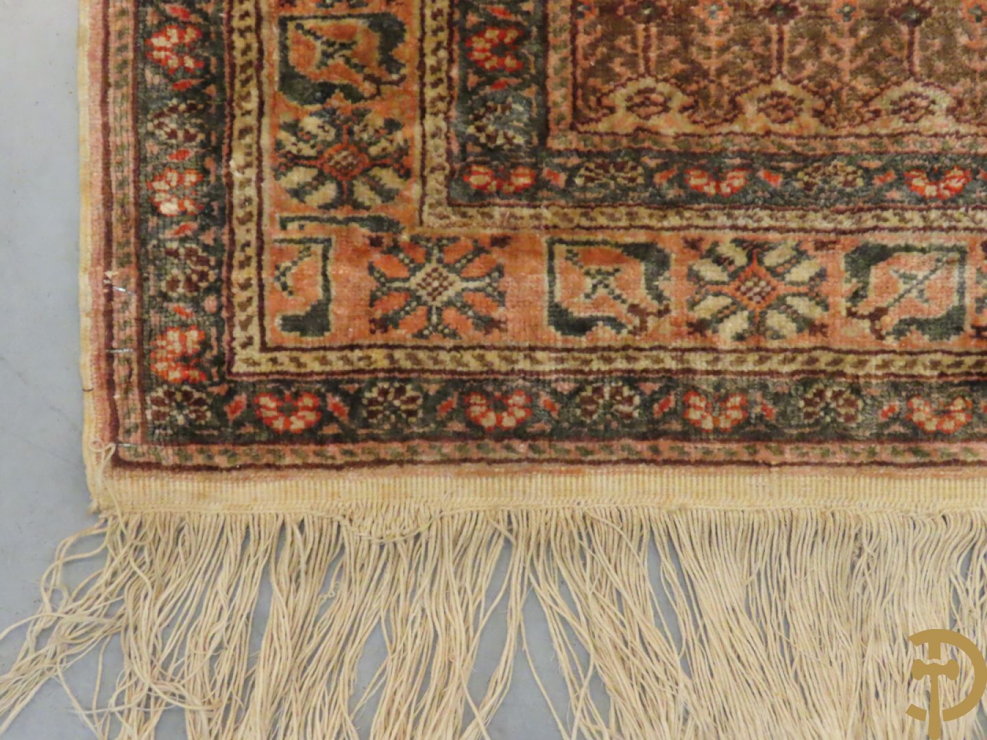 Oosters handgeknoopt zijden tapijt