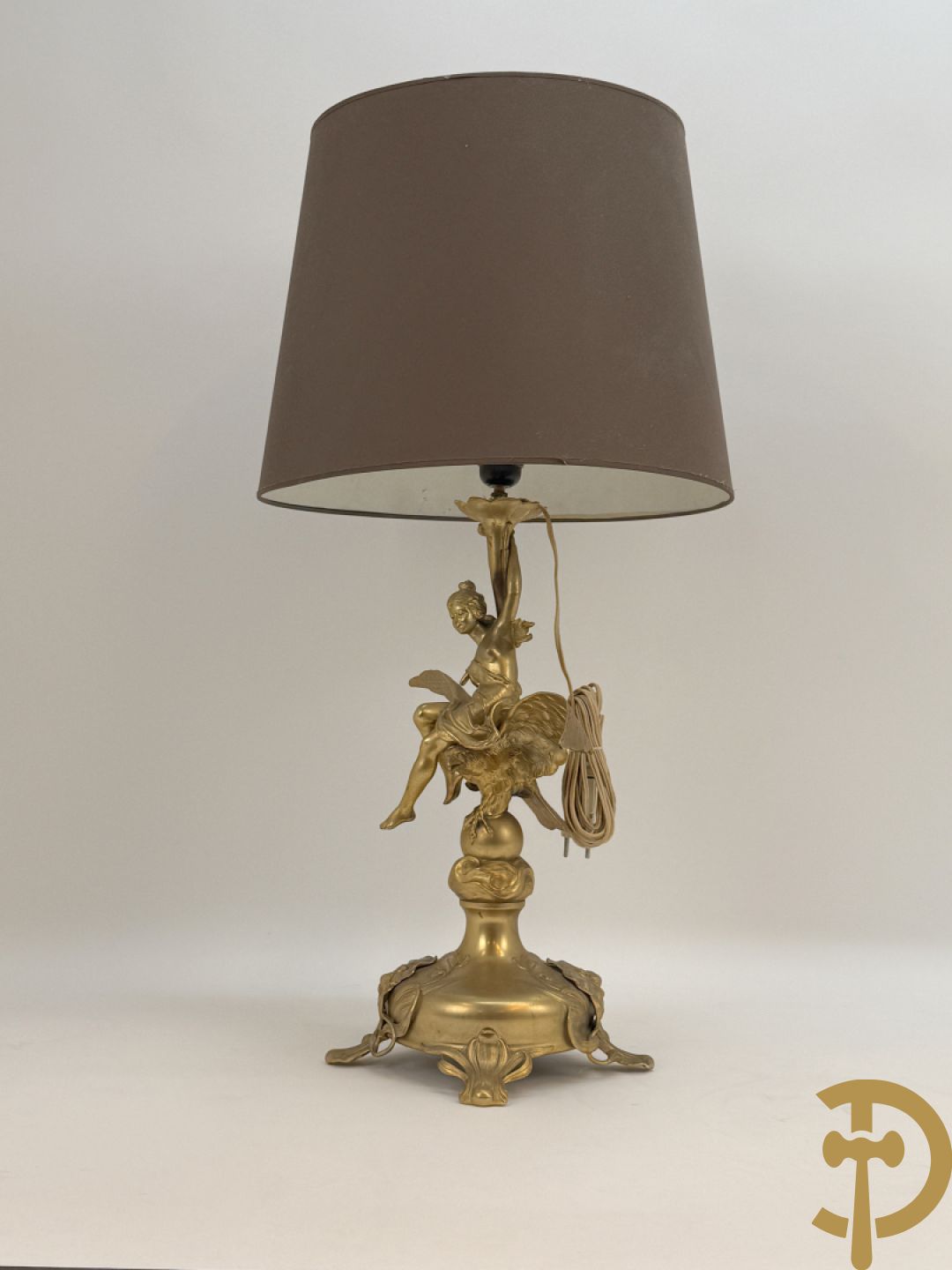 Metalen vergulde lampadaire met dame op arend