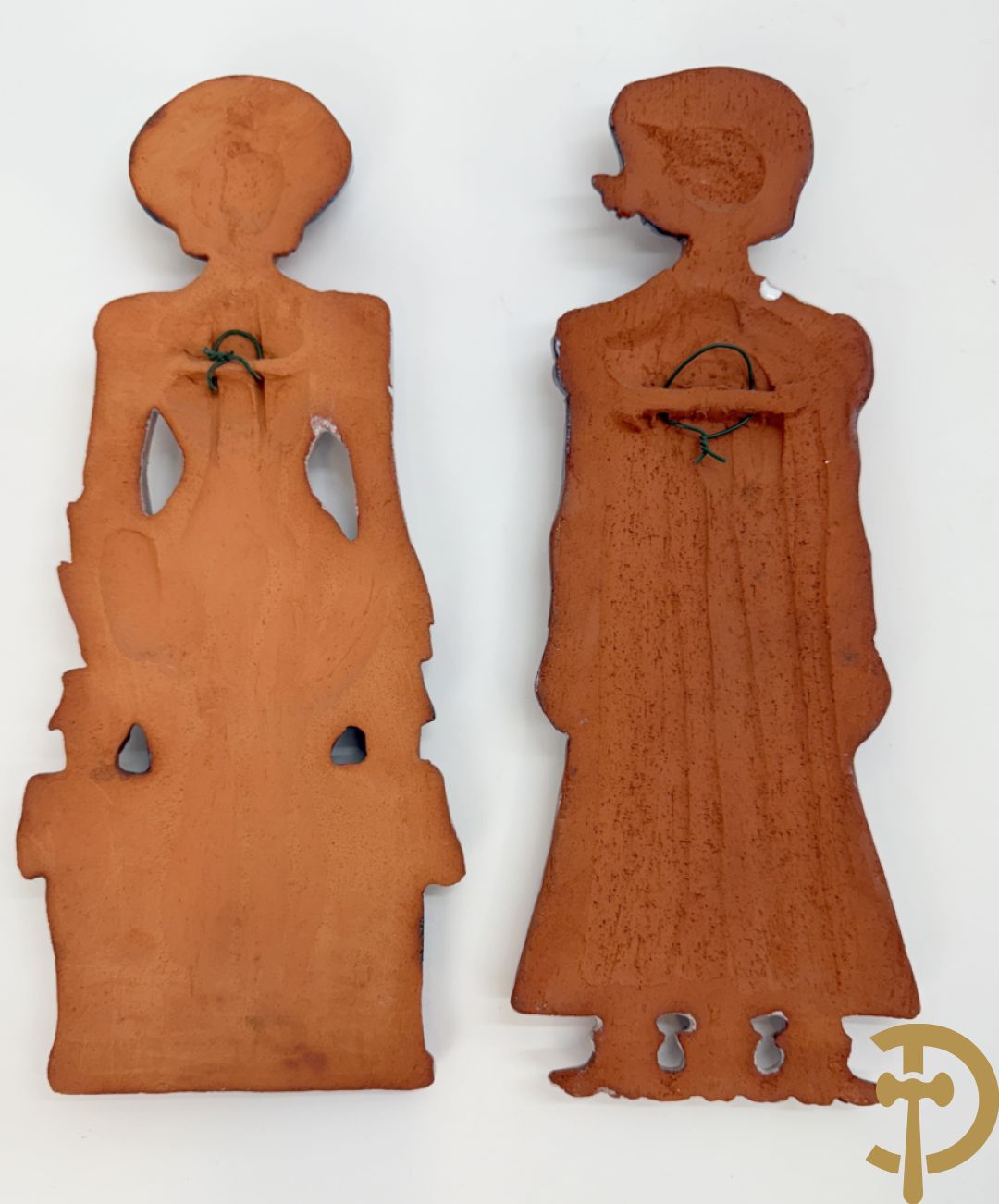 Elf keramieken basreliefs van reuzen