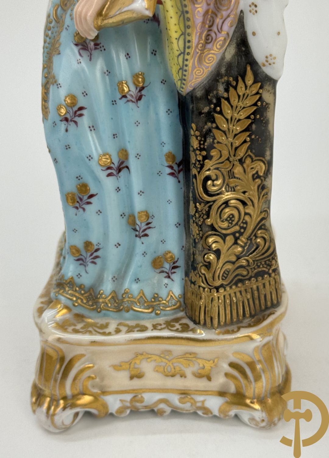 Paar 19e porseleinen Vieux Paris beeldjes van edelheer en edelvrouw