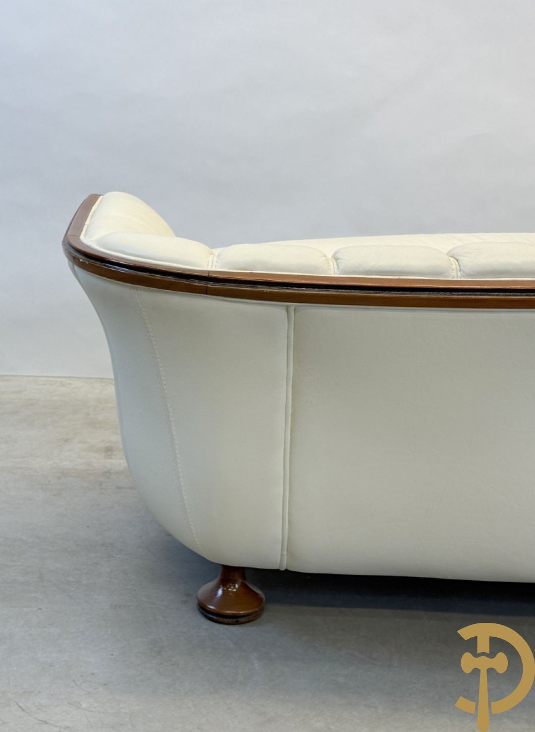 Wit lederen design zetel, Nieri getekend