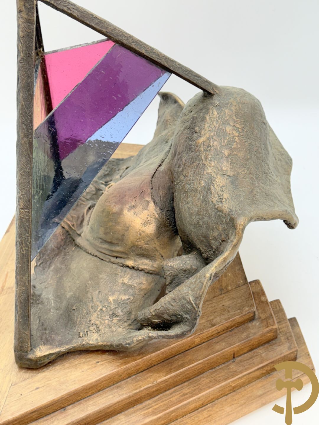 LAMPENS Mark - L.M. gemonogrammeerd Surrealistisch beeld van een damesbuste onder piramide