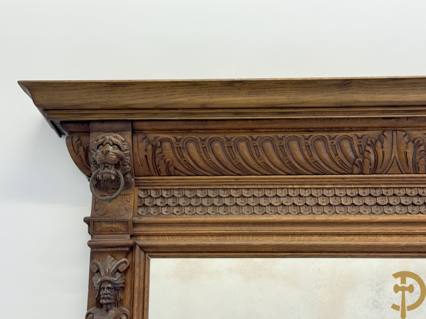 Massief eiken spiegel met knorrenlijst, hermen en Neo Renaissance sculptuur