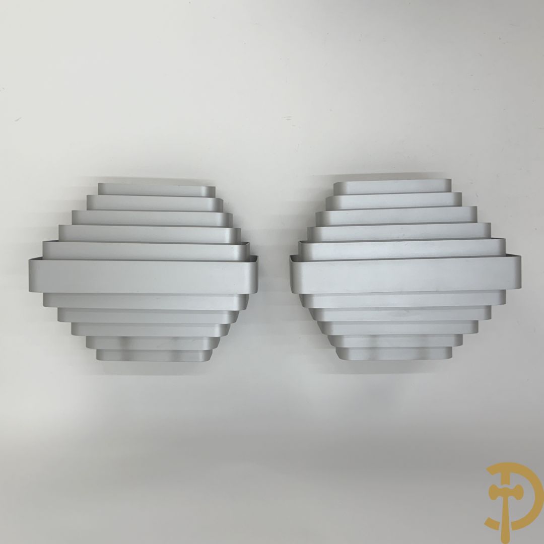 Paar verzilverde wandlampen naar model van Jules Wabbes, uitgegeven door Wever & Ducré