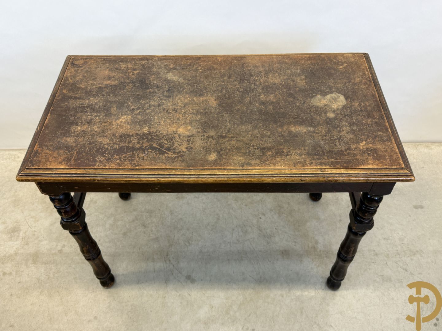 Drie antieke cafétafeltjes waarvan 2 met zijdelingse openklapbare flap