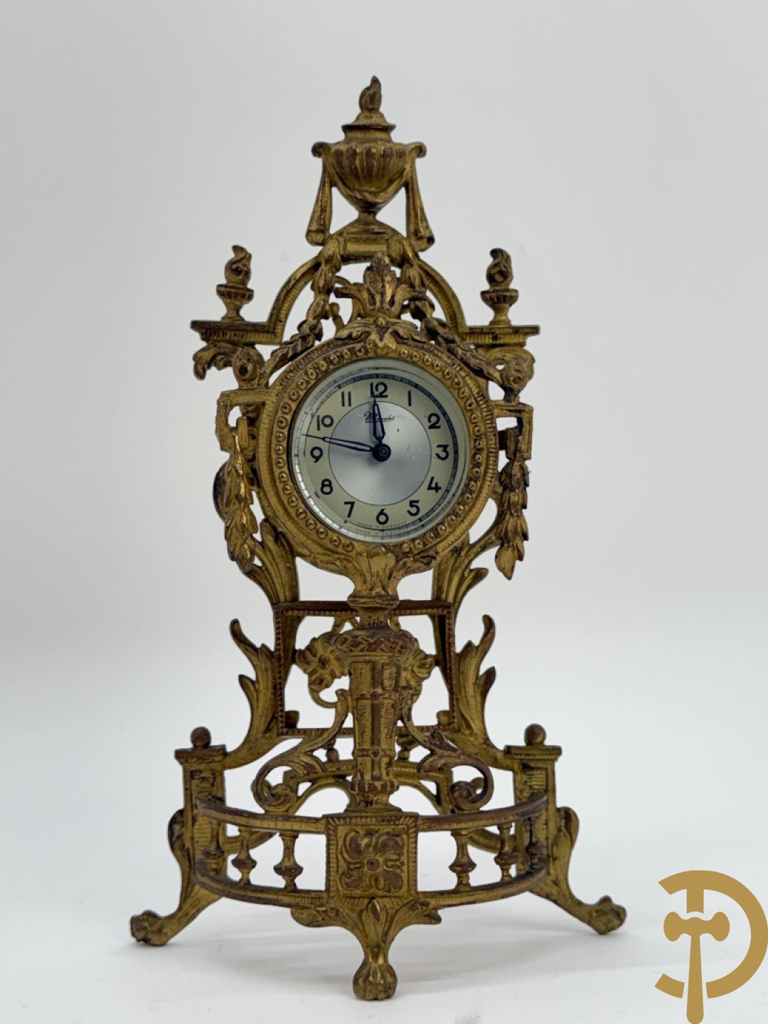 Zes miniatuurklokjes w.o. cupido houdende een pendule, marmeren kapelklokje, 2 reiswekkers, Napoleon III pendule in koper en zamak klokje