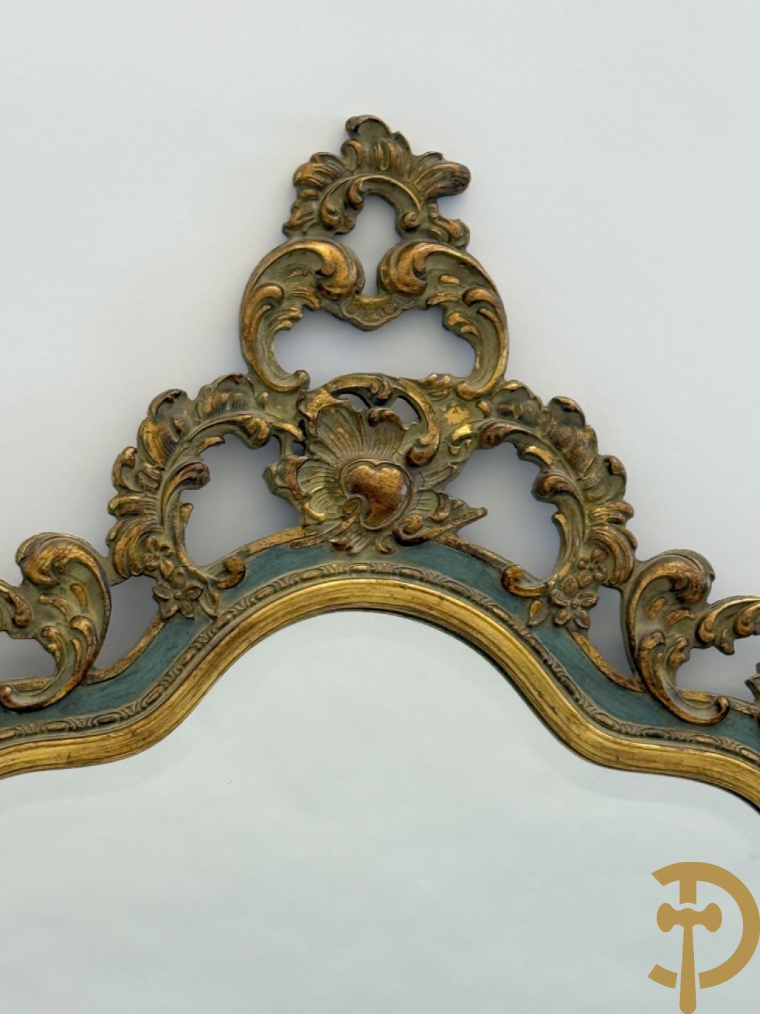 Paar vergulde spiegels met geslepen boord en rocailles, Louis XV stijl