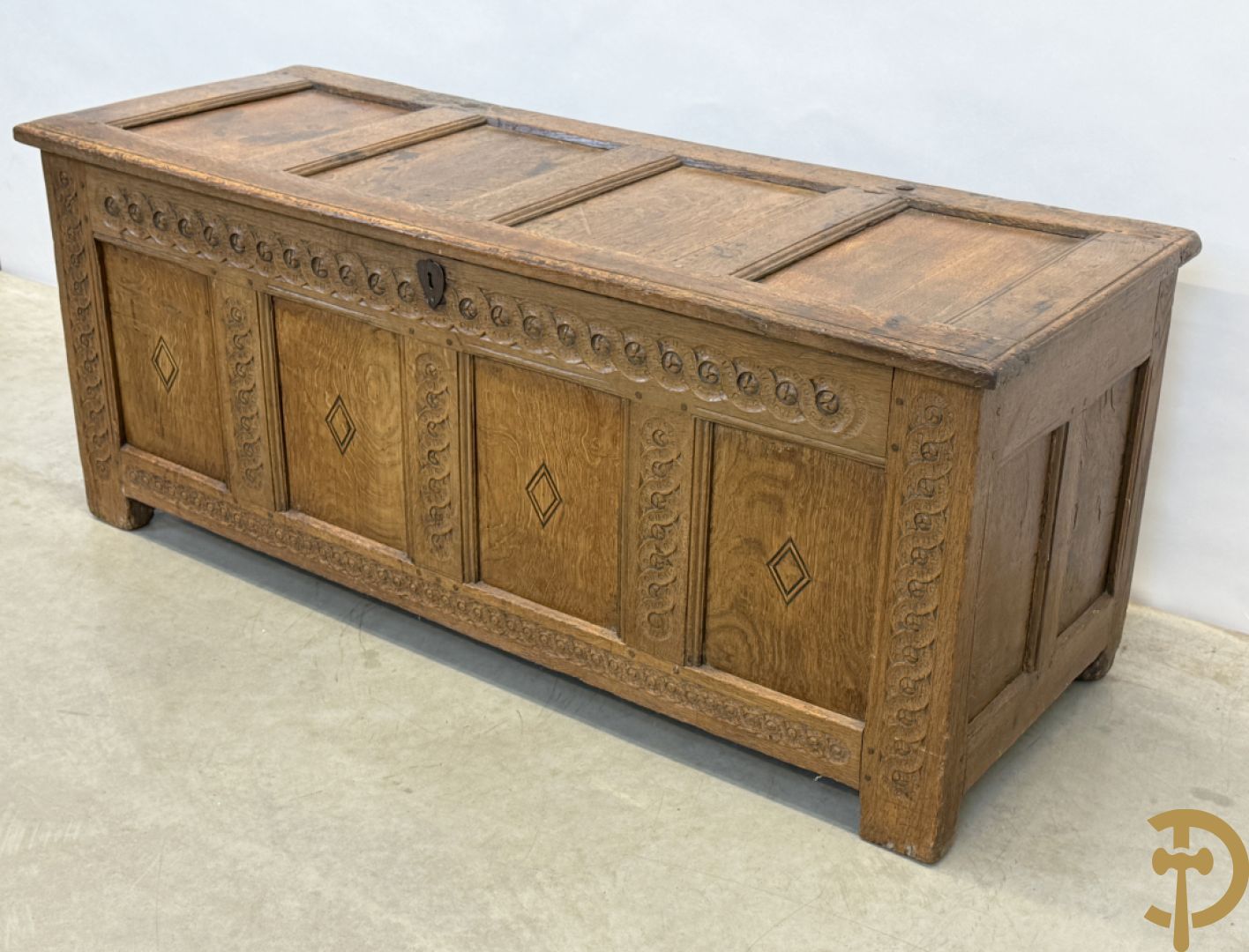Massief eiken Engelse gesculpteerde panelenkoffer