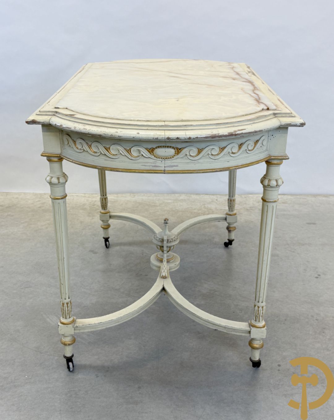 Salonensemble Louis XVI stijl bestaande uit 2 armzetels, 2 stoelen en salontafel