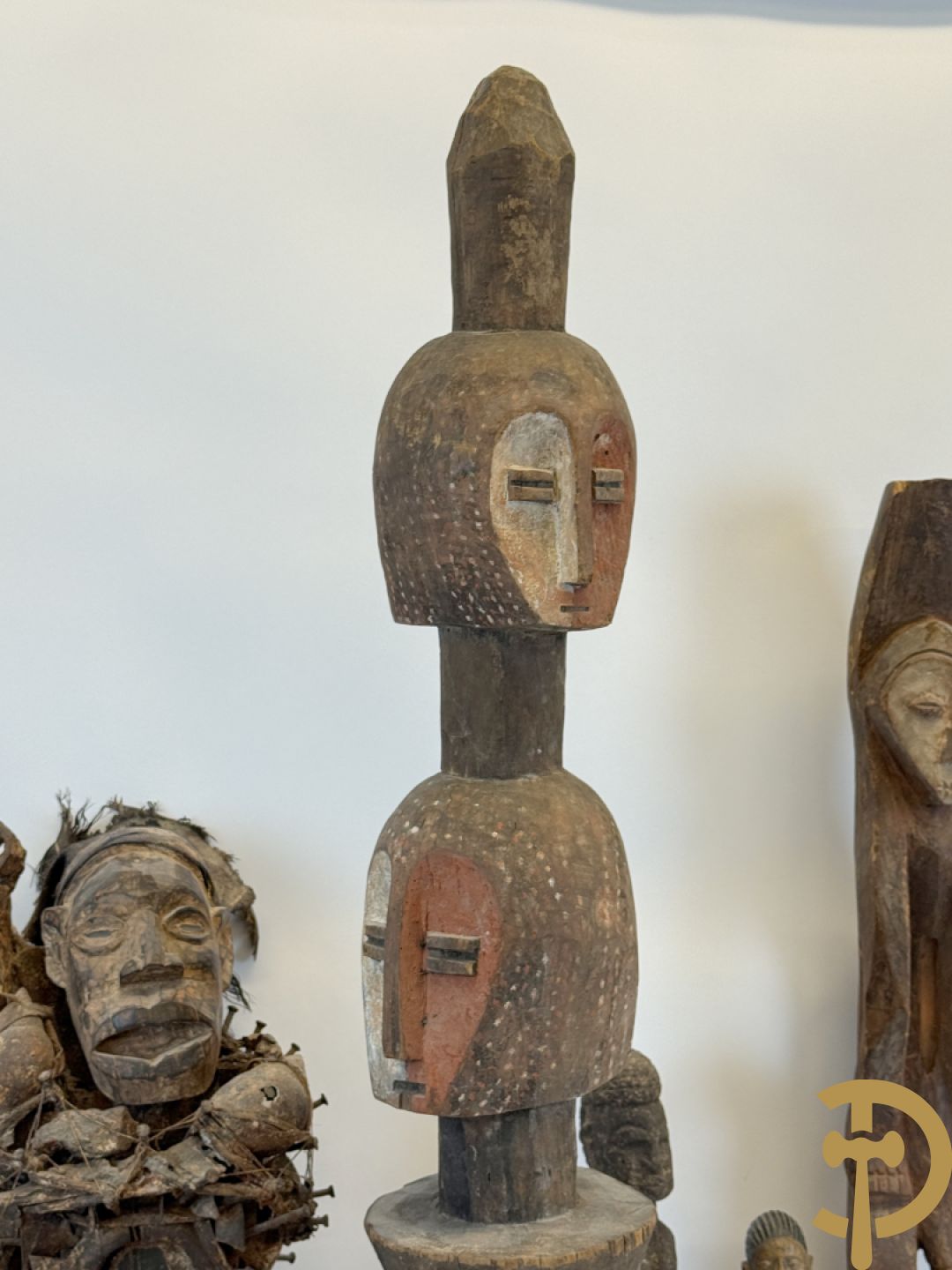 Afrikaanse sculpturen en maskers w.o. Sangye, Dogon, Lega